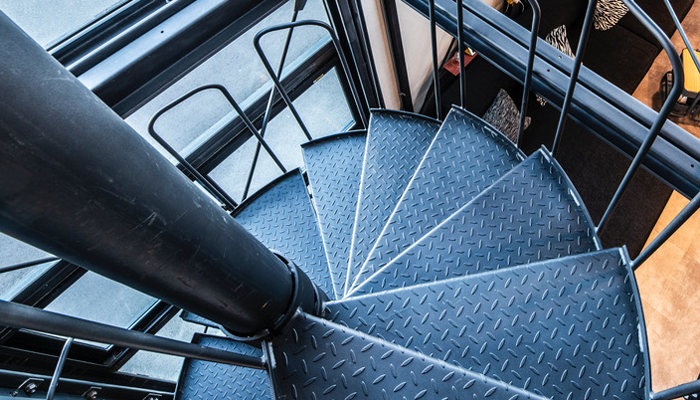 なぜ今、螺旋（らせん）階段なのか